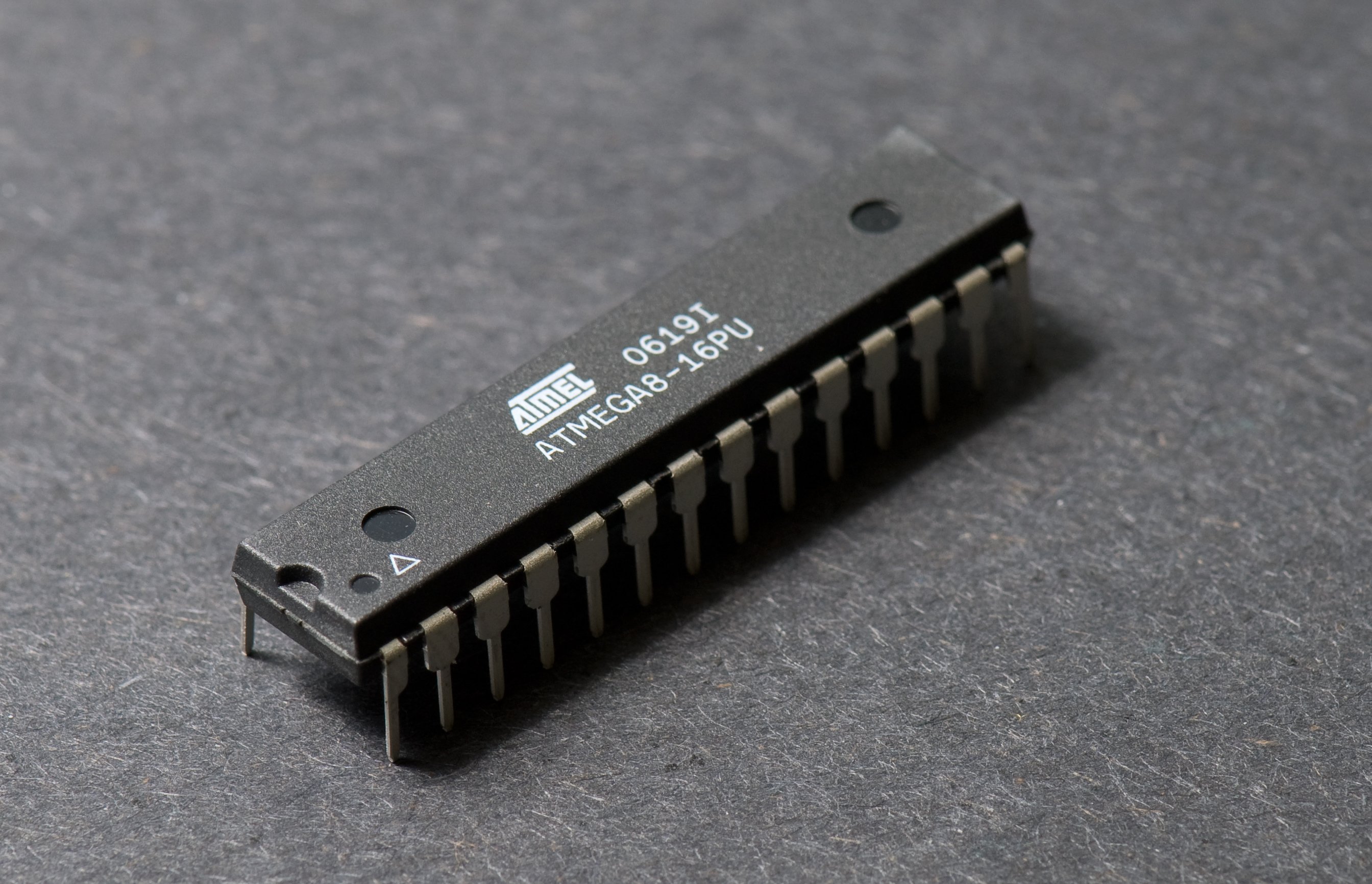 Atmel ATMEGA8 Microcontroller